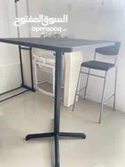  1 طاولة مع كرسي