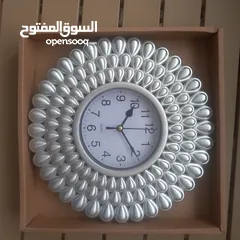  16 ساعات حائط للبيع
