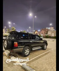  1 لاند كروزر تويوتا نظيف جدا للايجار اليوم في محافظة ظفار - بصلالة. car for rent Salalah