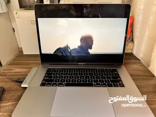  1 MacBook Pro 2019