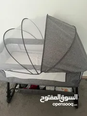  1 سرير اطفال متحرك وضعيتين