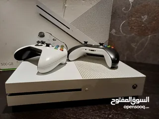  4 xbox one s  بحالة ممتازة للبيع  اكس بوكس ون اس