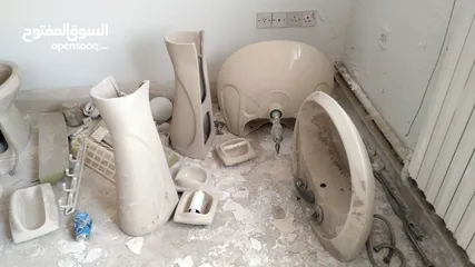  5 طقم حمام افرنجي مغسله عامودي مقعده شطاف بانيو مستعمل