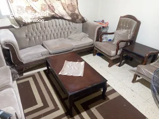  1 طقم كنب 7 مقاعد  زان مع الطاولات مستعمل