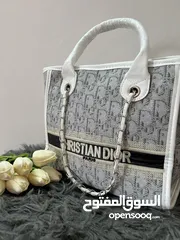  5 شنطة نسائية Christian Dior اسود + ابيض