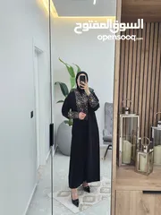  4 فساتين وعبايات