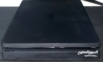  1 بلايستيشن 4 مستعمل شبه جديد حالة وكالة مع 3 ايادي سوني 4 اصلي حالة وكالة بلايستيشن مرتب كانه جديد