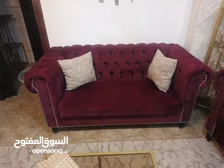  3 طقم كنب فاخر تفصيل خاص للبيع بحالة ممتازة جداً وبسعر مغري كامل التفاصيل موجودة