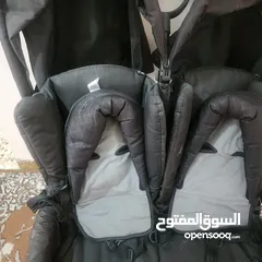  4 عربية توأم بجانب بعض ماركة مذر كير
