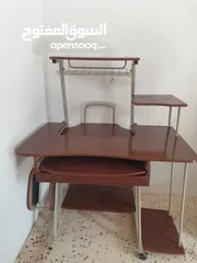  1 طاولة مكتبية خشبية