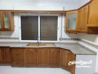  13 شقه الارضيه للبيع بالدوار الثامن