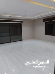  5 لمن يرغب بالسكن أو الاستثمار شقة مع روف فاخرة تشطيب ديلوكس في اجمل مناطق الجبيهة للبيع بسعر مميز