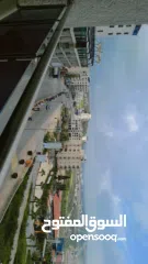  1 شقه بأطلاله رائعه للبيع موقع حيوي بجانب الفنادق