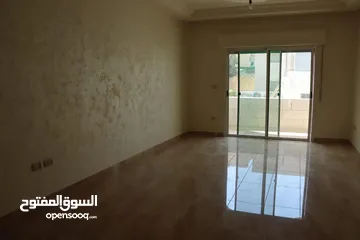  28 فيلا/بيت للبيع من ثلاث طوابق مساحة البناء 700متر مربع مساحة الارض600م2