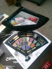  8 مجموعة قطع مكياج، مصفف شعر، علبة مكياج للبيع، كلهم جداد بالكرتونة