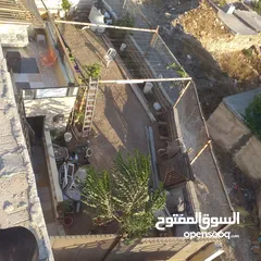  16 بيت طابقين ومخازن بابين في إربد قرية حبكا