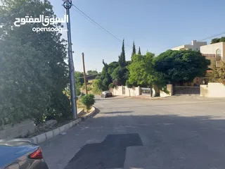  1 أرض مميزة في الفحيص 950م ذات اطلاله عاليه منطقه فلل فخمه تبعد عن مدرسه البكلوريا 3 دقائق