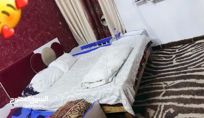  1 تخت عراقي شغل تسكام  نضيفه ومبيها اي ضرر