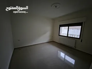  4 شقة طابقية فارغه للايجار في خلدا 240 م
