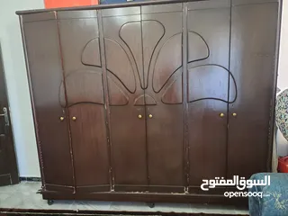  2 خزانه مستعمله للبيع خشب ممتاز بحاله جيده السبب لعدم وجود مكان في المنزل