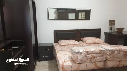  7 شقه مفروشه قريبه من الخدمات ومن المالك مباشره بناية عائلات واثاث جميل