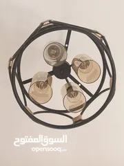  2 ثريات ومعلقات جديده استعمل بكم شهر للبيع بداعي السفر والرحيل