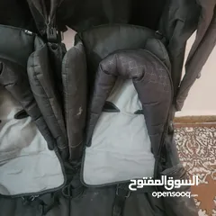  6 عربية توأم بجانب بعض ماركة مذر كير