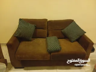  5 طقمين كنب مستعمل للبيع المستعجل  الأول تفصيل والثاني تجاري