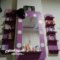  9 ثلاثة تخوت صبايا مستعمل بحالة الجيد للبيع مع برداي ومرآة وفي كورنر وموكيته هدية بحال تم شراء الكل