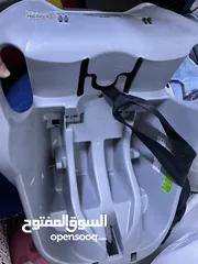  4 مستلزمات اطفال بحال الجديد بانيو استحمام ، كارسيت، كوت ، هزاز مع موسيقى