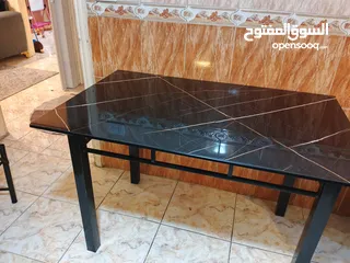  1 طاولة قزاز مستعمله بحاله جيده جدا أقل الوصف مهم