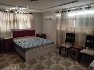  1 شقة مفروشة للأجار في حي البساتين بالقرب من شارع المدارس وصالات الأمير ، موقع مميز ومنطقة هادئة