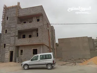  24 مقاول تونسي بناء