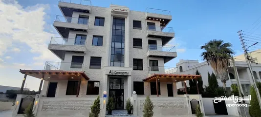 28 شقه جديده فخمه للايجار