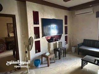  1 شقة مميزه للبيع بسعر مغري جدا في المدينه الرياضيه بجانب مسجد البشرى