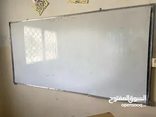  3 اثاث  مدرسة ورضة.  مكاتب  مستعملة بحاله الجيد جدا المفرق