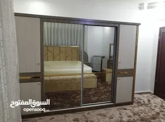  11 أثاث نظيف ( غرفة نوم ، غرفة جلوس ، غرفة ضيوف مع سفره ) شبه جديد
