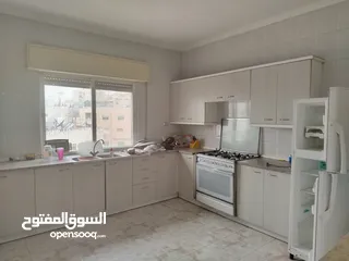  7 شقة طابق ثاني للبيع بسعر مغري جدا مع الأثاث أو بدون خلف جبري