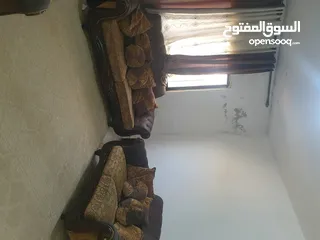  8 اثاث ولوازم منزل مستعملة