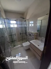  3 شقة فاخرة للبيع مع اطلالة رائعة و موقع مميز