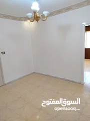  6 شقه فارغه سوبر ديلوكس مساحة 130 متر طابق ثاني بدون مصعد قرب بوابة اللوازم ودوار العيادات