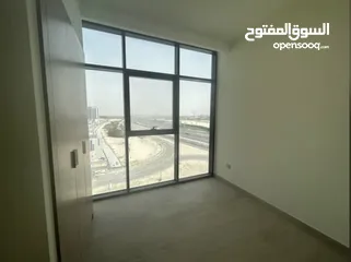  9 بالقرب من برج خليفه 3 غرف وصاله للإيجار السنوي اول ساكن بنايه جديده