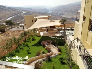  12 نقوم بتركيب جميع انواع المظلات والشوادر الشد والاشرعه والبراقولات واللكسان بسعر منافس جدا جدا