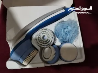  2 بكيت فيه معدات للشعر وبكيت للبشره وبكيت مقشر