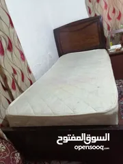  1 تخت مع فرشه للبيع