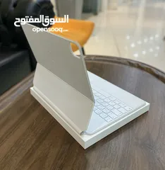  11 Apple Magic Keyboard for iPad Pro 12.9‐inch English and Arabic - Black/White