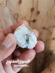  16 نوادر حجر كريم أخضر خام غير مصقول مازونايت جميل جدا