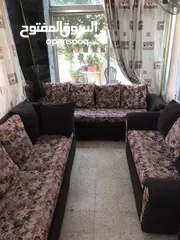  3 طقم كنب 8 مقاعد بحالة ممتازة