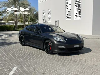  1 Porsche Panamera GTS