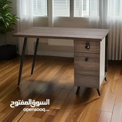 3 كراسي دوّارة وطرابيز مكتبية